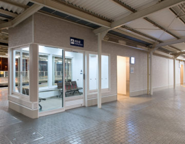 画像：西宮北口駅６～７号線ホーム　旅客トイレ・待合室改修他工事のうち建築工事