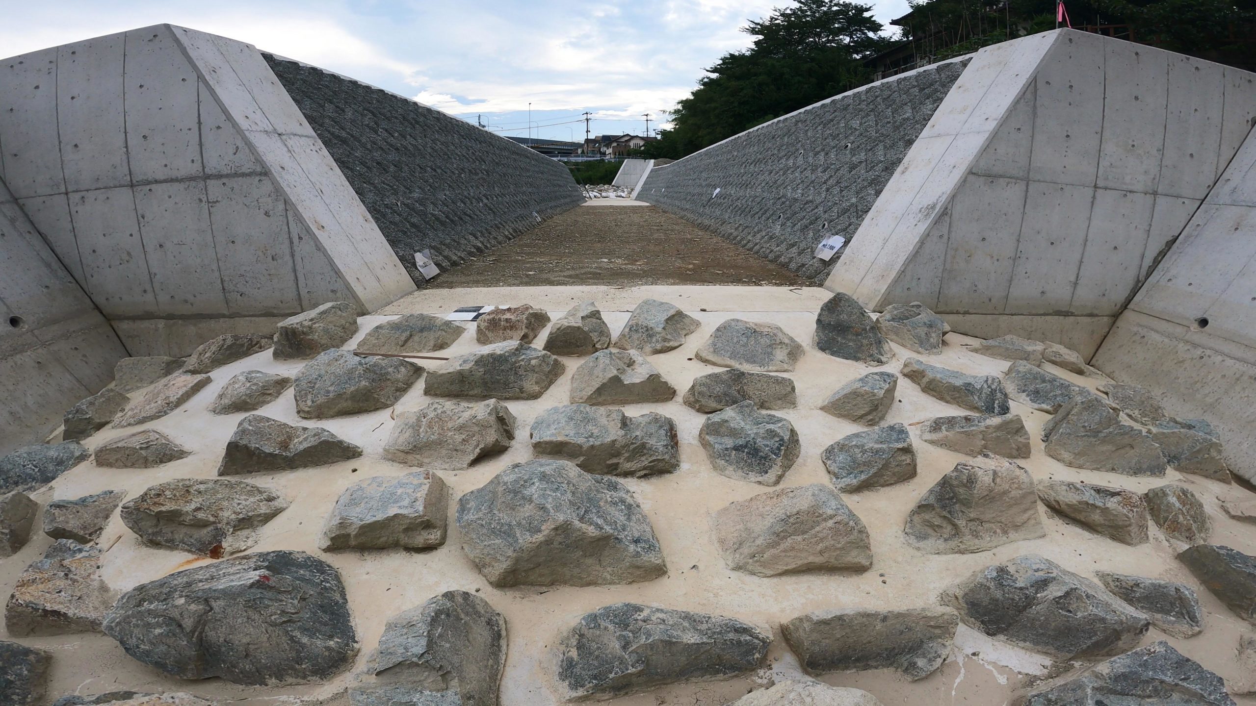 画像：名塩道路茶園東久保地区名塩川付替（下流部）工事